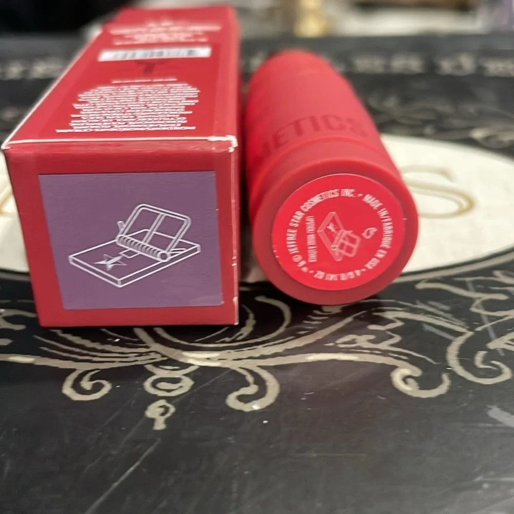 Jeffree Star Velvet Trap Lipstick In The Color Mouse Trap